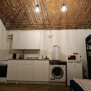  Apartmán Basic Underground Next To The Center - Tram Line, Cool Local Area