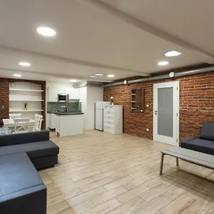  Apartmán Spacious In Quiet Courtyard Near Charles Bridge